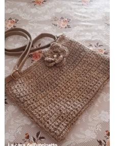 Tracolla Chanel realizzata con 3 gomitoli di juta